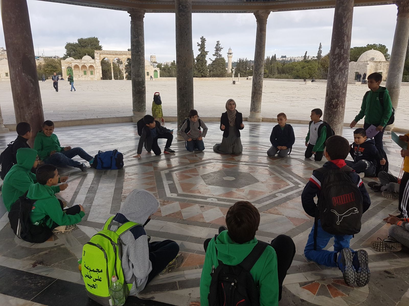 مرشدو عيون_البراق يصطحبون طلاب -مشروع غرس- في جولة إرشادية شيّقة في المسجد الأقصى